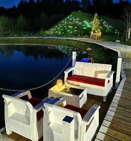 Paras Bungalow Uima-Altaalla Camping *